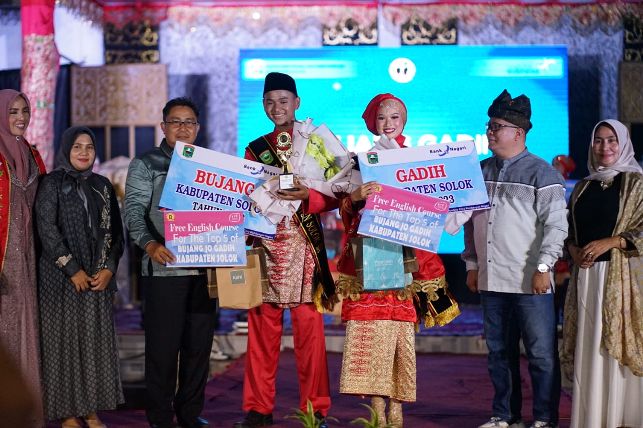 Fajar Al Aziz dan Afni Rahma Sari Pemenang Bujang Jo Gadih Duta Wisata Kabupaten Solok Tahun 2023 